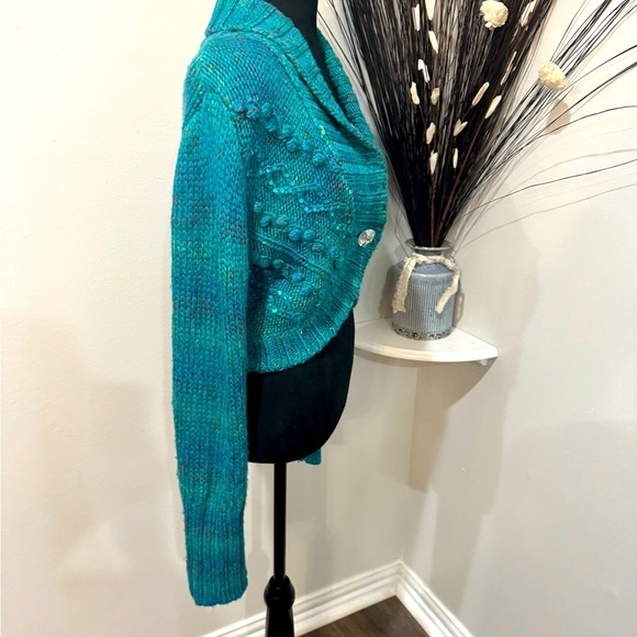 DKNY Jeans sweater in a size large, decorative sequence and a decorative button - Picture 7 of 10